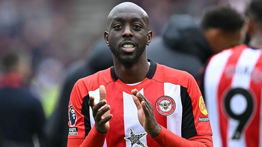 记者：纽卡向布伦特福德提出3500万镑+浮动条款求购维萨